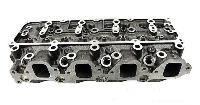 OEM 11039-VH002 4 Cylinder Head / Diesel Engine Head For Nissan / Forklifter Parts QD32